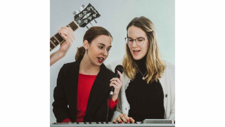 jovana toškov tamara laković HUMANITARNO SELO